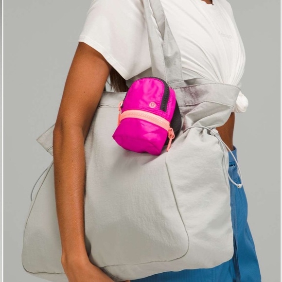 Lululemon adventure backpack nano clip - 💜💗 pairs with Sonic Pink belt bag - Picture 5 of 7